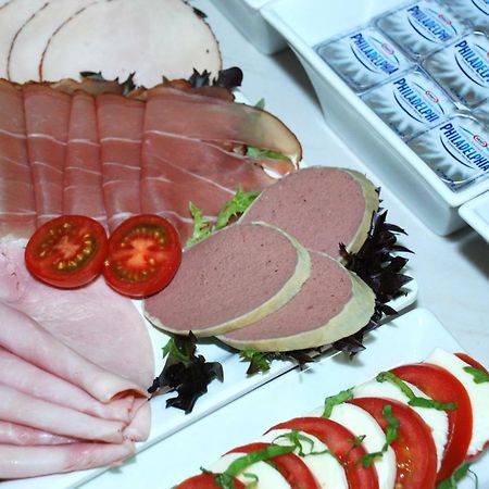 Hotel Alt-Rodenkirchen Кьолн Екстериор снимка